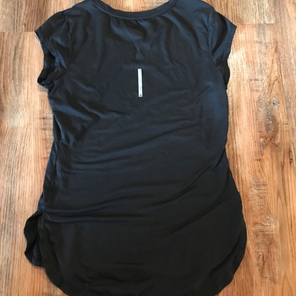 Reebok T-shirt Size Small - Picture 5 of 5